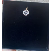 Pendente in oro 18kt con rosa dei venti smaltata