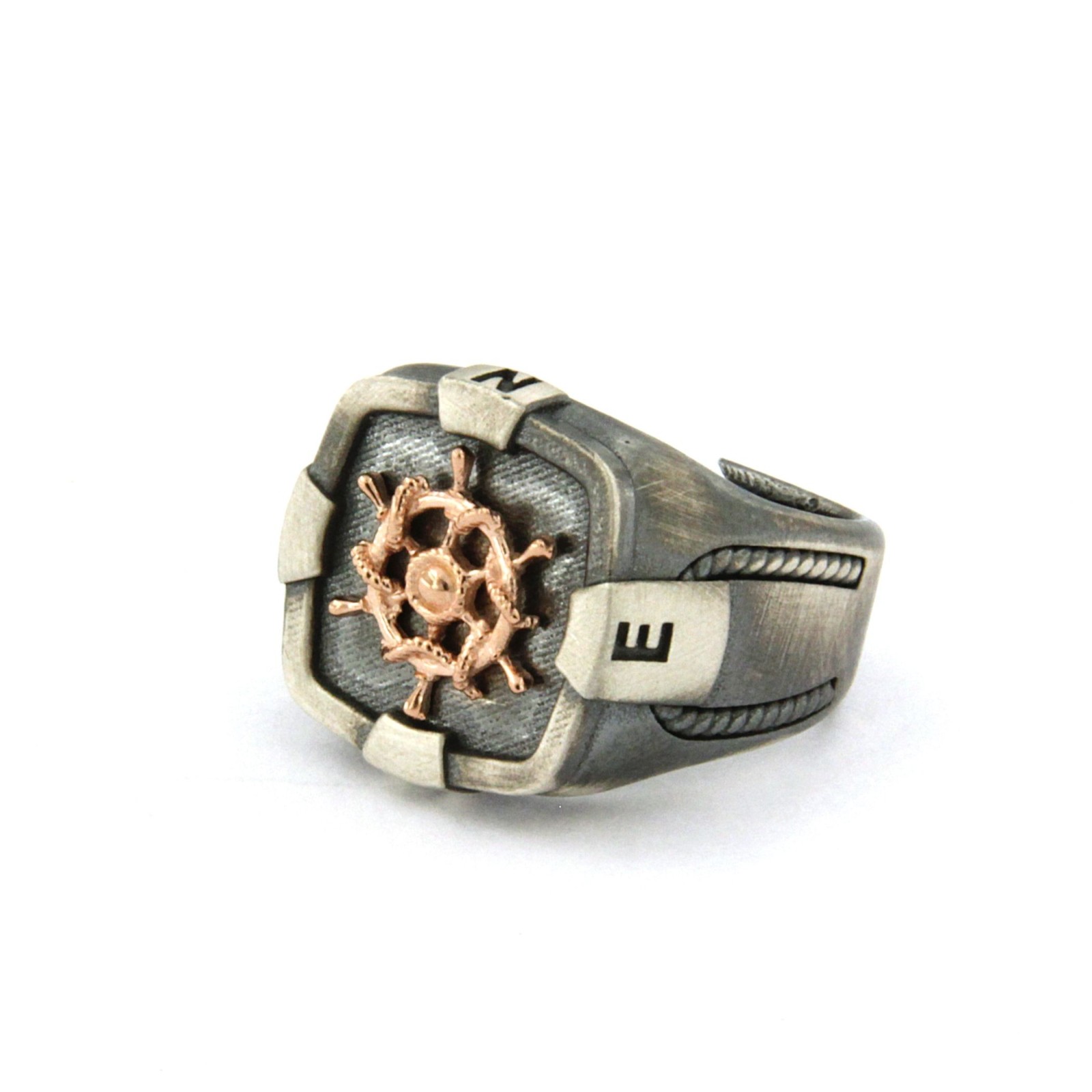 Anello da Uomo argento nero invecchiato con timone rosè