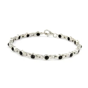 Bracciale in argento con pietre nere